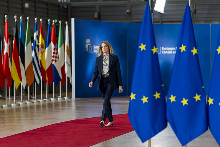 Parlamentin puhemies Roberta Metsola puhui EU-maiden johtajille huhtikuun ylimääräisessä EU-huippukokouksessa.