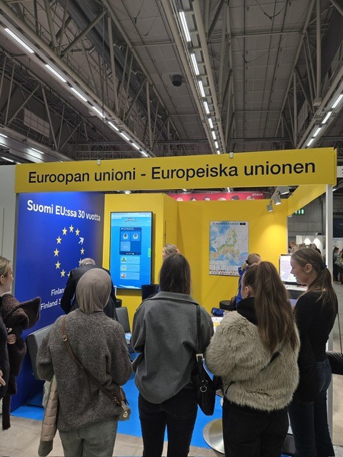 EU-ständi Kirjamessuilla 2025