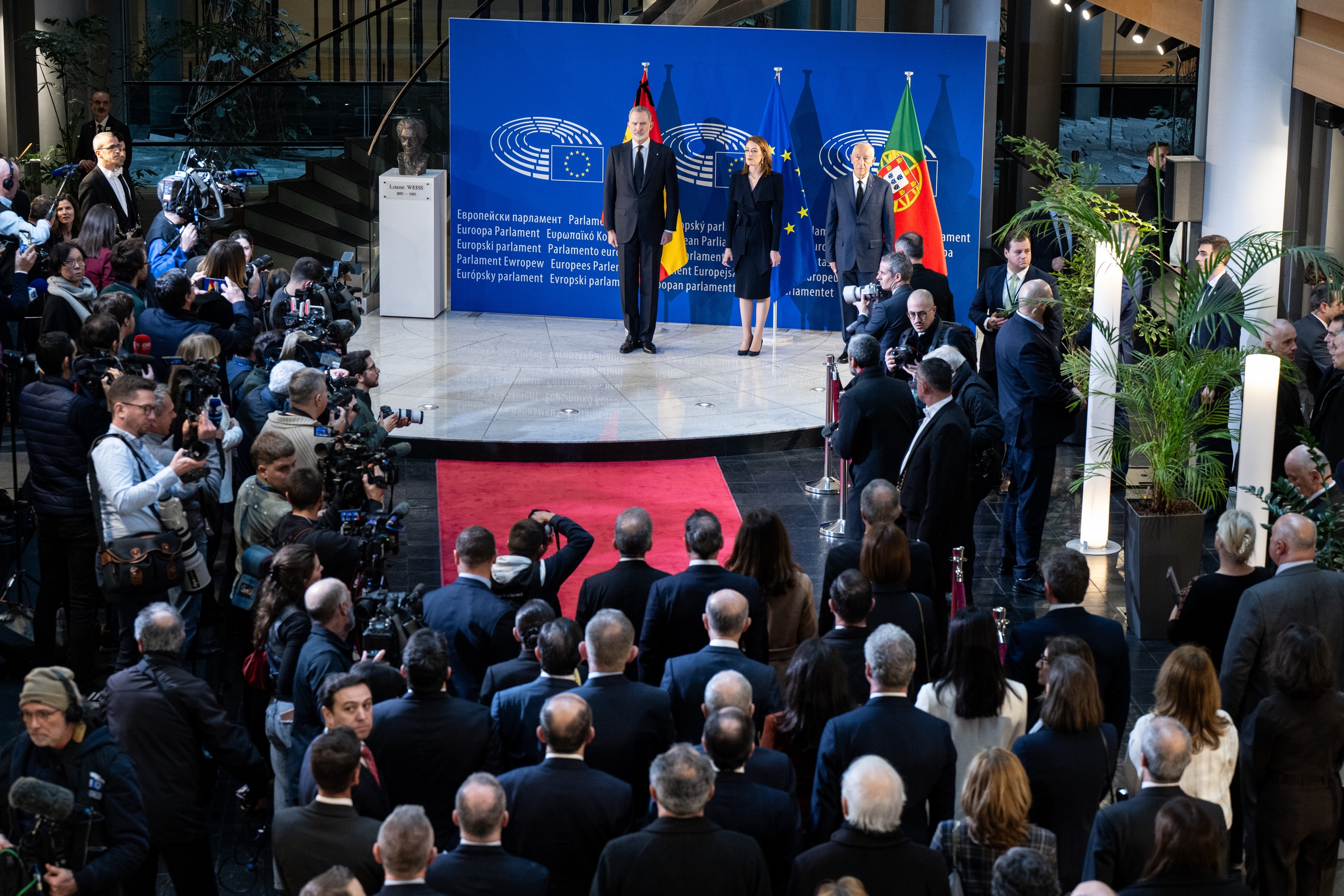 Espanjan kuningas Felipe IV:n sekä Portugalin presidentti Marcelo Rebelo de Sousa ennen istuntoa, jossa juhlistettiin Espanjan ja Portugalin 40-vuotista EU-jäsenyyttä.